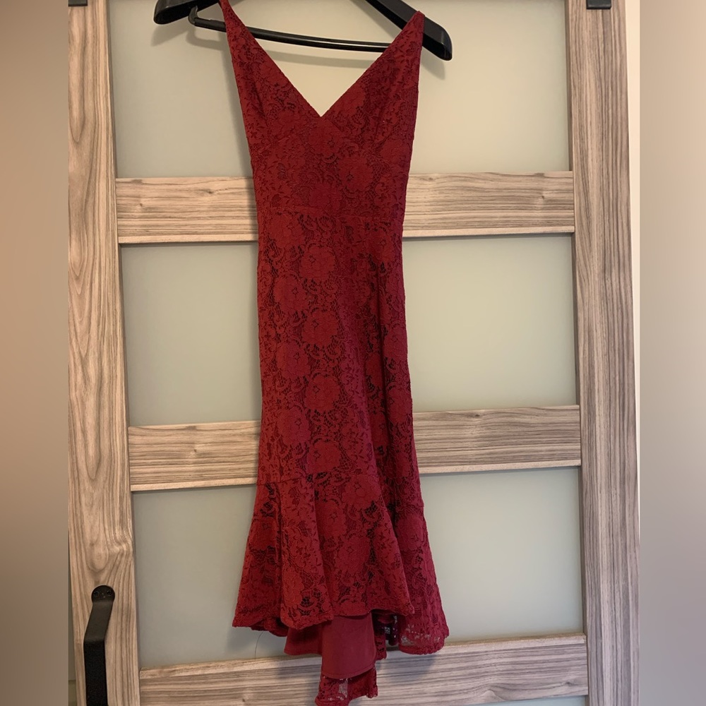 Lulu’s maroon lace midi dress